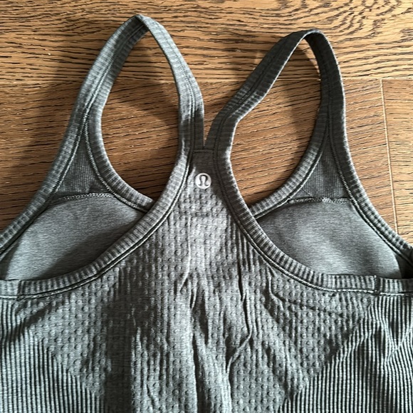 Lululemon Ebb to street yoga tank Size 8 - Picture 4 of 4